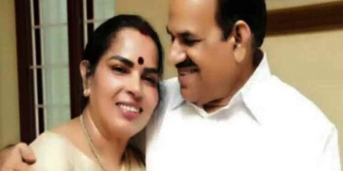 വിനോദിനി ബാലകൃഷ്ണന് കസ്റ്റംസിനെതിരെ പരാതി നല്കി ; പോലീസ് അന്വേഷണം ആരംഭിച്ചു വിനോദിനി ബാലകൃഷ്ണന് കസ്റ്റംസിനെതിരെ പരാതി നല്കി ; പോലീസ് അന്വേഷണം ആരംഭിച്ചു