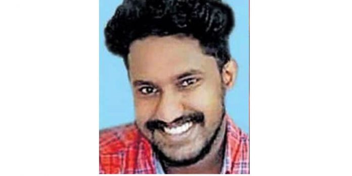 ഓണ്ലൈന് ഗെയിം കളിച്ച് പണം നഷ്ടപ്പെട്ടു ; യുവാവ് പെട്രോള് ഒഴിച്ചു കത്തിച്ച് ജീവനൊടുക്കി ഓണ്ലൈന് ഗെയിം കളിച്ച് പണം നഷ്ടപ്പെട്ടു ; യുവാവ് പെട്രോള് ഒഴിച്ചു കത്തിച്ച് ജീവനൊടുക്കി
