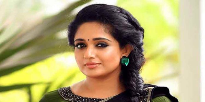 നടിയെ അക്രമിച്ച കേസില് സാക്ഷി വിസ്താരത്തിനായി നടി കാവ്യ മാധവന് കോടതിയില് ഹാജരായി നടിയെ അക്രമിച്ച കേസില് സാക്ഷി വിസ്താരത്തിനായി നടി കാവ്യ മാധവന് കോടതിയില് ഹാജരായി