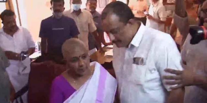 ലതിക സുഭാഷിനെ അനുനയിപ്പിക്കാന് ജോസഫ് വിഭാഗം നേതാക്കള് രംഗത്ത് ലതിക സുഭാഷിനെ അനുനയിപ്പിക്കാന് ജോസഫ് വിഭാഗം നേതാക്കള് രംഗത്ത്