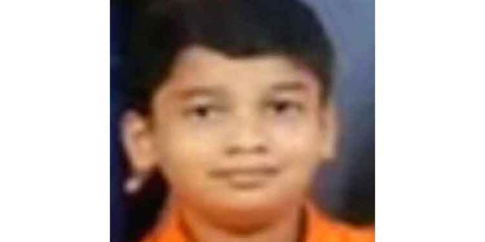 യൂട്യൂബിലെ വീഡിയോ അനുകരിച്ച് മുടിവെട്ടാന് ശ്രമിച്ച ബാലന് ദാരുണാന്ത്യം യൂട്യൂബിലെ വീഡിയോ അനുകരിച്ച് മുടിവെട്ടാന് ശ്രമിച്ച ബാലന് ദാരുണാന്ത്യം