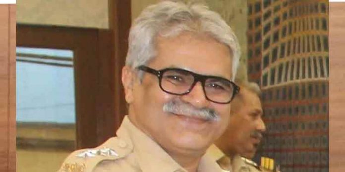 ധാരാവിയിലെ കോവിഡ് നിയന്ത്രണത്തിന് നേതൃത്വം നല്കിയ അസിസ്റ്റന്റ് പോലീസ് കമ്മിഷണര് രമേഷ് നംഗ്രെ അന്തരിച്ചു ധാരാവിയിലെ കോവിഡ് നിയന്ത്രണത്തിന് നേതൃത്വം നല്കിയ അസിസ്റ്റന്റ് പോലീസ് കമ്മിഷണര് രമേഷ് നംഗ്രെ അന്തരിച്ചു