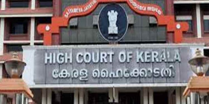 നിയമസഭ കയ്യാങ്കളി കേസ് പിന്വലിക്കില്ലെന്ന് ഹൈക്കോടതി ; സുപ്രീം കോടതിയെ സമീപിക്കാനൊരുങ്ങി പിണറായി സര്ക്കാര് നിയമസഭ കയ്യാങ്കളി കേസ് പിന്വലിക്കില്ലെന്ന് ഹൈക്കോടതി ; സുപ്രീം കോടതിയെ സമീപിക്കാനൊരുങ്ങി പിണറായി സര്ക്കാര്
