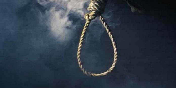 വയനാട്ടില് യുവാവിനേയും പ്ലസ് വണ് വിദ്യാര്ഥിനിയേയും തൂങ്ങി മരിച്ച നിലയില് കണ്ടെത്തി വയനാട്ടില് യുവാവിനേയും പ്ലസ് വണ് വിദ്യാര്ഥിനിയേയും തൂങ്ങി മരിച്ച നിലയില് കണ്ടെത്തി