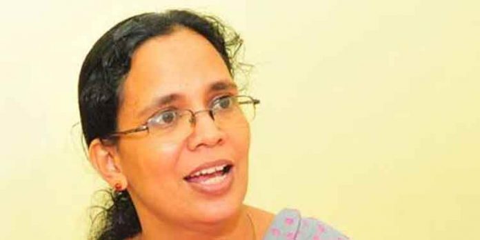 സിപിഎമ്മിന്റെ അക്രമ രാഷ്ട്രീയത്തിന്റെ ഇരയാണ് കെ കെ രമ : രമേശ് ചെന്നിത്തല സിപിഎമ്മിന്റെ അക്രമ രാഷ്ട്രീയത്തിന്റെ ഇരയാണ് കെ കെ രമ : രമേശ് ചെന്നിത്തല