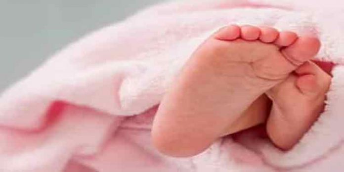 പുത്തൂരില് മൂന്നരമാസം പ്രായമുള്ള പെണ്കുഞ്ഞിനെ അമ്മ ശ്വാസം മുട്ടിച്ച് കൊലപ്പെടുത്തി പുത്തൂരില് മൂന്നരമാസം പ്രായമുള്ള പെണ്കുഞ്ഞിനെ അമ്മ ശ്വാസം മുട്ടിച്ച് കൊലപ്പെടുത്തി