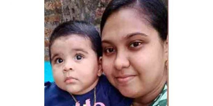 ഫ്ലാറ്റിന്റെ മുകളില് നിന്നും അമ്മയും കുഞ്ഞും താഴെ വീണു ; യുവതി മരിച്ചു, ആറുമാസം പ്രായമായ കുട്ടി അത്ഭുതകരമായി രക്ഷപെട്ടു ഫ്ലാറ്റിന്റെ മുകളില് നിന്നും അമ്മയും കുഞ്ഞും താഴെ വീണു ; യുവതി മരിച്ചു, ആറുമാസം പ്രായമായ കുട്ടി അത്ഭുതകരമായി രക്ഷപെട്ടു