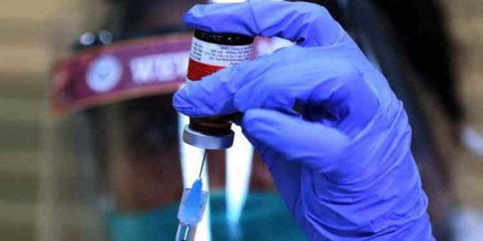 തിരുവനന്തപുരത്തും കോഴിക്കോട്ടും വാക്സിന് ക്ഷാമം രൂക്ഷം തിരുവനന്തപുരത്തും കോഴിക്കോട്ടും വാക്സിന് ക്ഷാമം രൂക്ഷം