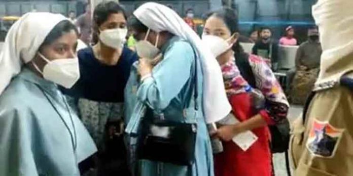 കന്യാസ്ത്രീകളോട് അതിക്രമം : എ.ബി.വി.പി പ്രവര്ത്തകര്ക്കും റെയില്വേ പോലീസിനും എതിരെ നടപടി ആവശ്യപ്പെട്ട് ഓള് ഇന്ത്യ കാത്തലിക് യൂണിയന് കന്യാസ്ത്രീകളോട് അതിക്രമം : എ.ബി.വി.പി പ്രവര്ത്തകര്ക്കും റെയില്വേ പോലീസിനും എതിരെ നടപടി ആവശ്യപ്പെട്ട് ഓള് ഇന്ത്യ കാത്തലിക് യൂണിയന്