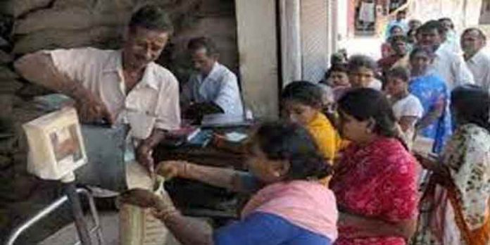വിഷുകിറ്റ് വിതരണം ഇന്ന് തുടങ്ങാന് നീക്കം ; അവധി ദിവസങ്ങളായ ഏപ്രില് ഒന്നിനും രണ്ടിനും കടകള് തുറക്കില്ലെന്ന് റേഷന് വ്യാപാരികള് വിഷുകിറ്റ് വിതരണം ഇന്ന് തുടങ്ങാന് നീക്കം ; അവധി ദിവസങ്ങളായ ഏപ്രില് ഒന്നിനും രണ്ടിനും കടകള് തുറക്കില്ലെന്ന് റേഷന് വ്യാപാരികള്