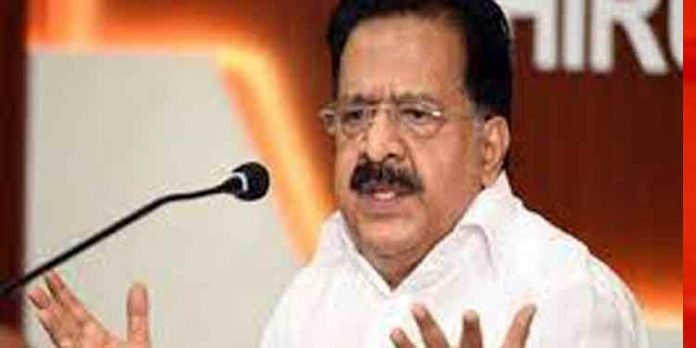 വിരലിലെ മഷി മായിക്കാന് രാസവസ്തു വിതരണം ചെയ്തു ; ഗുരുതര ആരോപണവുമായി ചെന്നിത്തല വിരലിലെ മഷി മായിക്കാന് രാസവസ്തു വിതരണം ചെയ്തു ; ഗുരുതര ആരോപണവുമായി ചെന്നിത്തല