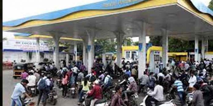 സ്കൂളുകളുടെ 50 മീറ്റര് ദൂരപരിധിയില് പെട്രോള് പമ്പുകള് അനുവദിക്കുന്നത് വിലക്കി സ്കൂളുകളുടെ 50 മീറ്റര് ദൂരപരിധിയില് പെട്രോള് പമ്പുകള് അനുവദിക്കുന്നത് വിലക്കി