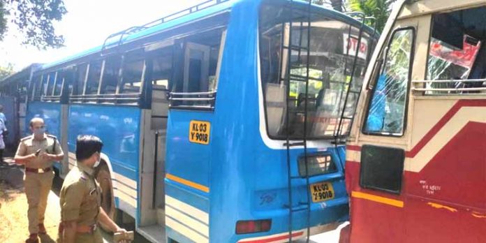 കുമ്പഴ വെട്ടൂരില് ബസ്സുകള് തമ്മില് കൂട്ടിയിടിച്ചു ; നിരവധിപേര്ക്ക് പരിക്ക് കുമ്പഴ വെട്ടൂരില് ബസ്സുകള് തമ്മില് കൂട്ടിയിടിച്ചു ; നിരവധിപേര്ക്ക് പരിക്ക്