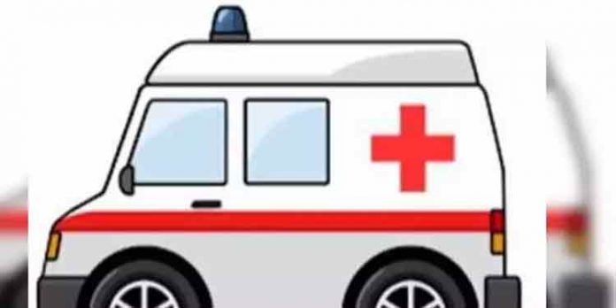 അമ്മയെയും നവജാത ശിശുവിനെയും ആശുപത്രിയിലേക്ക് കൊണ്ടുപോയ ആംബുലന്സ് നടുറോഡില് ഉപേക്ഷിച്ച് ഡ്രൈവര് മുങ്ങി അമ്മയെയും നവജാത ശിശുവിനെയും ആശുപത്രിയിലേക്ക് കൊണ്ടുപോയ ആംബുലന്സ് നടുറോഡില് ഉപേക്ഷിച്ച് ഡ്രൈവര് മുങ്ങി