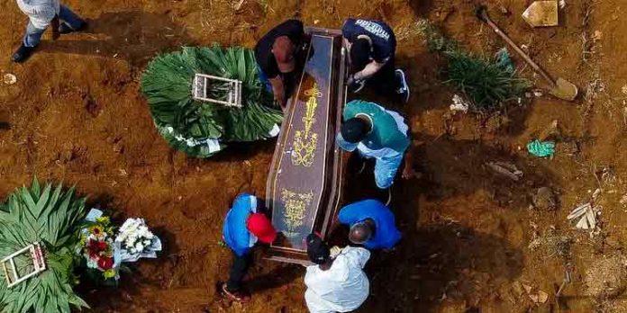 ബ്രസീലില് കോവിഡ് വ്യാപനം വീണ്ടും രൂക്ഷം ; 24 മണിക്കൂറിനിടെ 3000 മരണം ബ്രസീലില് കോവിഡ് വ്യാപനം വീണ്ടും രൂക്ഷം ; 24 മണിക്കൂറിനിടെ 3000 മരണം