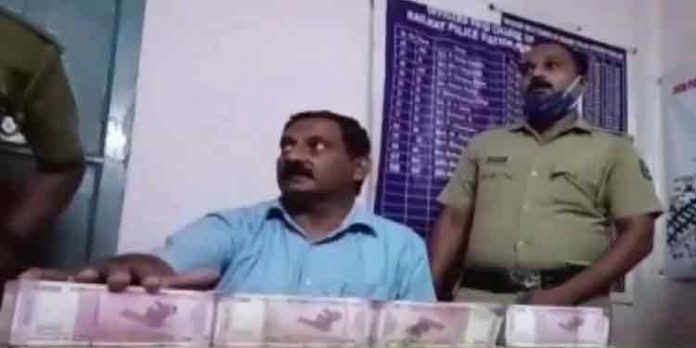 ട്രെയിനില് കടത്തുകയായിരുന്ന ഒന്നേകാല് കോടി രൂപയുടെ കള്ളപ്പണം പിടികൂടി ട്രെയിനില് കടത്തുകയായിരുന്ന ഒന്നേകാല് കോടി രൂപയുടെ കള്ളപ്പണം പിടികൂടി