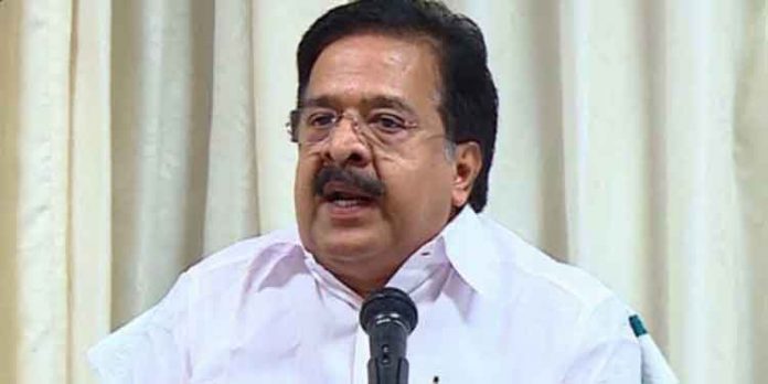 സംസ്ഥാനത്ത് നാല് ലക്ഷം കള്ളവോട്ടര്മാരുണ്ടെന്ന് പ്രതിപക്ഷ നേതാവ് രമേശ് ചെന്നിത്തല സംസ്ഥാനത്ത് നാല് ലക്ഷം കള്ളവോട്ടര്മാരുണ്ടെന്ന് പ്രതിപക്ഷ നേതാവ് രമേശ് ചെന്നിത്തല