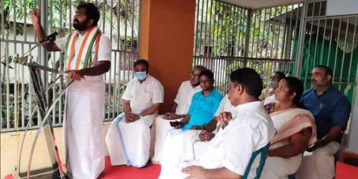 തുടർഭരണം ചോദിക്കുന്നത് കള്ളക്കടത്ത് തുടരാൻ : ചാണ്ടി ഉമ്മൻ തുടർഭരണം ചോദിക്കുന്നത് കള്ളക്കടത്ത് തുടരാൻ : ചാണ്ടി ഉമ്മൻ