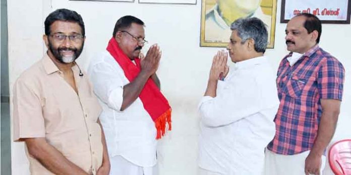 കോന്നിയില് കോണ്ഗ്രസ് ബ്ലോക്ക് ജനറല് സെക്രട്ടറി അഡ്വ. അലക്സാണ്ടര് മാത്യു രാജിവെച്ച് സിപിഎമ്മില് ചേര്ന്നു കോന്നിയില് കോണ്ഗ്രസ് ബ്ലോക്ക് ജനറല് സെക്രട്ടറി അഡ്വ. അലക്സാണ്ടര് മാത്യു രാജിവെച്ച് സിപിഎമ്മില് ചേര്ന്നു