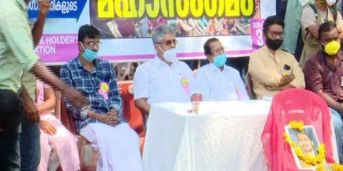 സെക്രട്ടറിയേറ്റിന് മുന്നിൽ സിപിഒ റാങ്ക് ഹോൾഡർമാരുടെ മഹാസംഗമം സെക്രട്ടറിയേറ്റിന് മുന്നിൽ സിപിഒ റാങ്ക് ഹോൾഡർമാരുടെ മഹാസംഗമം