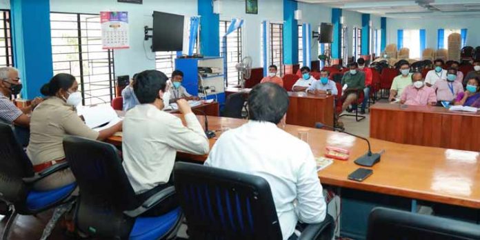 രാഷ്ട്രീയ പാര്ട്ടികള് പ്രചാരണ പ്രവര്ത്തനങ്ങളില് കോവിഡ് പ്രോട്ടോകോള് പൂര്ണമായി പാലിക്കണം : ജില്ലാ കളക്ടര് രാഷ്ട്രീയ പാര്ട്ടികള് പ്രചാരണ പ്രവര്ത്തനങ്ങളില് കോവിഡ് പ്രോട്ടോകോള് പൂര്ണമായി പാലിക്കണം : ജില്ലാ കളക്ടര്