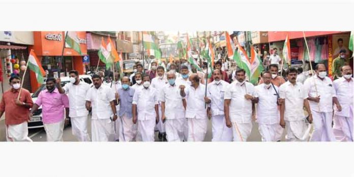 ഡോളർ കടത്ത് കേസിൽ കേരള മുഖ്യമന്ത്രിയും മൂന്ന് മന്ത്രിമാരും സ്പീക്കറും പങ്കാളിയെന്ന് കസ്റ്റംസ് ; ഇന്ത്യയുടെ ചരിത്രത്തില് ആദ്യമെന്ന് അഡ്വ.കെ. ശിവദാസൻ നായർ ഡോളർ കടത്ത് കേസിൽ കേരള മുഖ്യമന്ത്രിയും മൂന്ന് മന്ത്രിമാരും സ്പീക്കറും പങ്കാളിയെന്ന് കസ്റ്റംസ് ; ഇന്ത്യയുടെ ചരിത്രത്തില് ആദ്യമെന്ന് അഡ്വ.കെ. ശിവദാസൻ നായർ