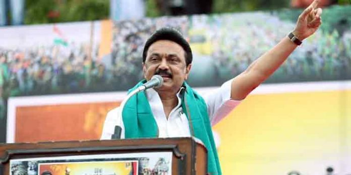 തമിഴ്നാട്ടില് ഡിഎംകെ മുന്നില് ; തൊട്ടുപിന്നില് അണ്ണാ ഡിഎംകെ തമിഴ്നാട്ടില് ഡിഎംകെ മുന്നില് ; തൊട്ടുപിന്നില് അണ്ണാ ഡിഎംകെ
