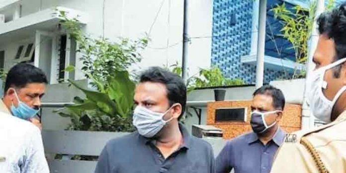 പ്രളയ ഫണ്ട് തട്ടിപ്പ് : സര്ക്കാരിന് 14.84 കോടി രൂപയുടെ നഷ്ടമുണ്ടായെന്ന് അന്വേഷണ റിപ്പോര്ട്ട് പ്രളയ ഫണ്ട് തട്ടിപ്പ് : സര്ക്കാരിന് 14.84 കോടി രൂപയുടെ നഷ്ടമുണ്ടായെന്ന് അന്വേഷണ റിപ്പോര്ട്ട്
