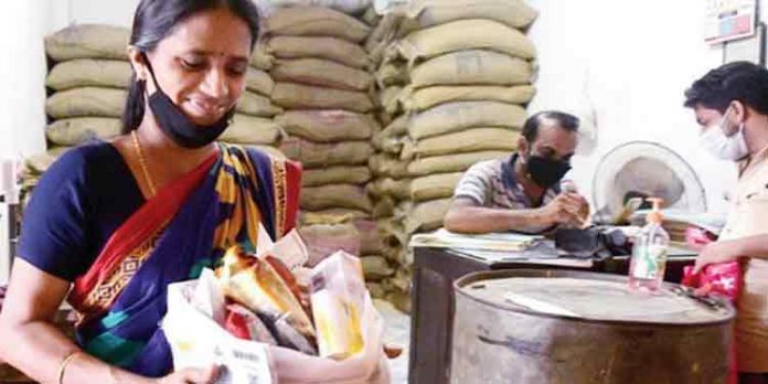 ഭക്ഷ്യക്കിറ്റ് വിതരണം തുടങ്ങി ; സ്പെഷ്യൽ അരി ഇന്നുമുതൽ ഭക്ഷ്യക്കിറ്റ് വിതരണം തുടങ്ങി ; സ്പെഷ്യൽ അരി ഇന്നുമുതൽ