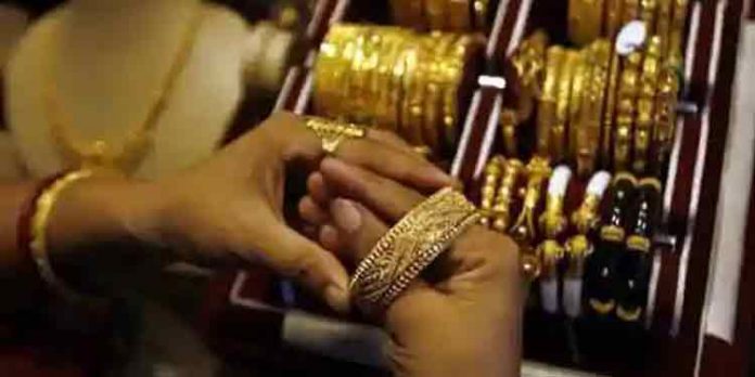 സ്വർണവില പവന് 280 രൂപകൂടി 33,960 രൂപയായി സ്വർണവില പവന് 280 രൂപകൂടി 33,960 രൂപയായി