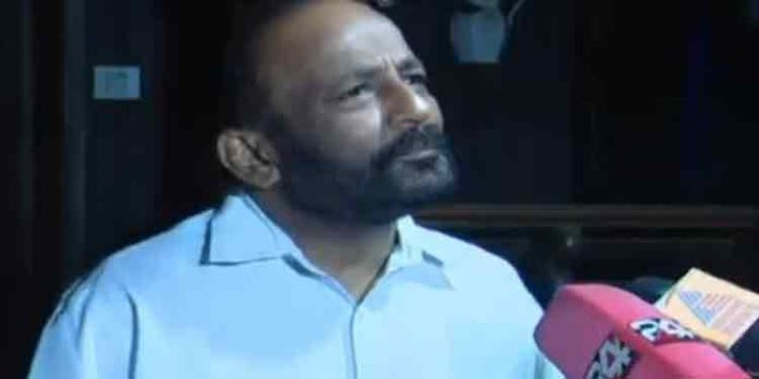 പാലക്കാട് ഡി.സി.സിയും എ.വി ഗോപിനാഥും നേര്ക്കുനേര് പാലക്കാട് ഡി.സി.സിയും എ.വി ഗോപിനാഥും നേര്ക്കുനേര്