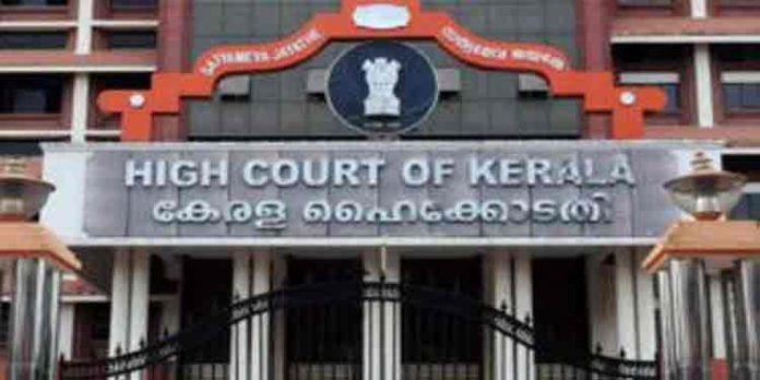 വോട്ടര് പട്ടികയിലെ ഇരട്ട വോട്ടുകള് മരവിപ്പിക്കണമെന്നാവശ്യപ്പെട്ട ഹര്ജിയില് ഹൈക്കോടതി തെരഞ്ഞെടുപ്പ് കമ്മീഷനോട് വിശദീകരണം തേടി വോട്ടര് പട്ടികയിലെ ഇരട്ട വോട്ടുകള് മരവിപ്പിക്കണമെന്നാവശ്യപ്പെട്ട ഹര്ജിയില് ഹൈക്കോടതി തെരഞ്ഞെടുപ്പ് കമ്മീഷനോട് വിശദീകരണം തേടി