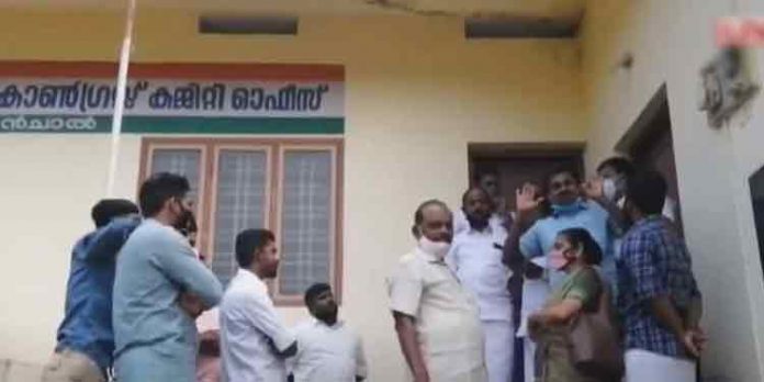 ഇരിക്കൂറിനെ ചൊല്ലി കോൺഗ്രസിൽ പൊട്ടിത്തെറി ; രാജി ഭീഷണിയുമായി എ ഗ്രൂപ്പ് നേതാക്കള് ഇരിക്കൂറിനെ ചൊല്ലി കോൺഗ്രസിൽ പൊട്ടിത്തെറി ; രാജി ഭീഷണിയുമായി എ ഗ്രൂപ്പ് നേതാക്കള്