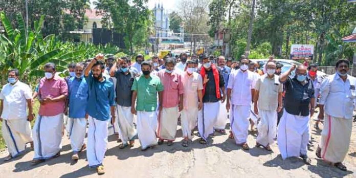 കോന്നിയിൽ എൽ ഡി എഫ് സ്ഥാനാർത്ഥി അഡ്വ കെ യു ജനീഷ് കുമാർ പത്രിക സമർപ്പിച്ചു കോന്നിയിൽ എൽ ഡി എഫ് സ്ഥാനാർത്ഥി അഡ്വ കെ യു ജനീഷ് കുമാർ പത്രിക സമർപ്പിച്ചു