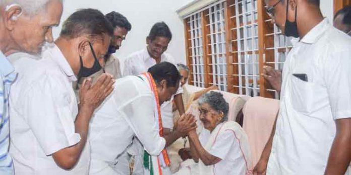 108 വയസുള്ള ഏലിയാമ്മച്ചി പറയുന്നു ജേക്കബേ…..ഈ കപ്പ് നിനക്ക് തന്നെ 108 വയസുള്ള ഏലിയാമ്മച്ചി പറയുന്നു ജേക്കബേ…..ഈ കപ്പ് നിനക്ക് തന്നെ