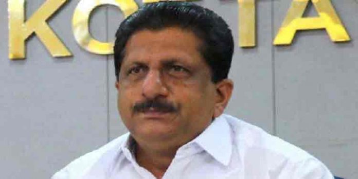 സ്ത്രീ ശാപത്താല് എല്ഡിഎഫ് തകര്ന്നടിയുമെന്ന് യുഡിഎഫ് സ്ഥാനാര്ഥി അഡ്വ. മോന്സ് ജോസഫ് സ്ത്രീ ശാപത്താല് എല്ഡിഎഫ് തകര്ന്നടിയുമെന്ന് യുഡിഎഫ് സ്ഥാനാര്ഥി അഡ്വ. മോന്സ് ജോസഫ്