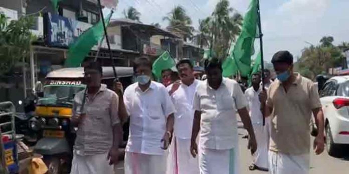 എടപ്പാളില് മുസ്ലീം ലീഗ് പ്രവര്ത്തകരുടെ പ്രതിഷേധ പ്രകടനം എടപ്പാളില് മുസ്ലീം ലീഗ് പ്രവര്ത്തകരുടെ പ്രതിഷേധ പ്രകടനം