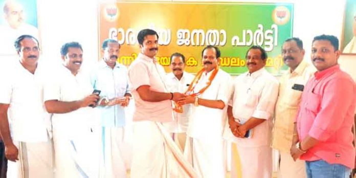 എന്.ഡി.എ സ്ഥാനാര്ഥി കെ.പദ്മകുമാറിന് റാന്നിയില് സ്വീകരണം നല്കി എന്.ഡി.എ സ്ഥാനാര്ഥി കെ.പദ്മകുമാറിന് റാന്നിയില് സ്വീകരണം നല്കി