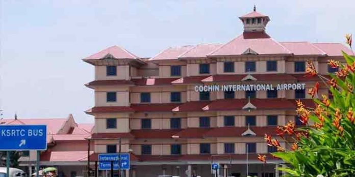 യുവതി അടിവസ്ത്രത്തില് ഒളിപ്പിച്ച് വിദേശത്തേക്ക് കടത്താൻ ശ്രമിച്ച ഒരു കിലോഗ്രാം കഞ്ചാവ് പിടികൂടി യുവതി അടിവസ്ത്രത്തില് ഒളിപ്പിച്ച് വിദേശത്തേക്ക് കടത്താൻ ശ്രമിച്ച ഒരു കിലോഗ്രാം കഞ്ചാവ് പിടികൂടി