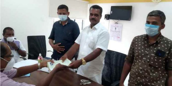 പത്തനംതിട്ട ജില്ലയില് 33 പത്രികകള് കൂടി സമര്പ്പിച്ചു പത്തനംതിട്ട ജില്ലയില് 33 പത്രികകള് കൂടി സമര്പ്പിച്ചു