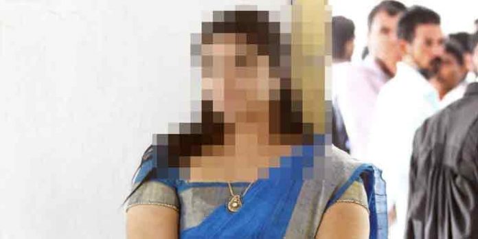 സംഭവം നടക്കുമ്പോള് ഉമ്മന് ചാണ്ടി ക്ലിഫ് ഹൗസിലുണ്ടായിരുന്നു ; സോളാര് കേസിലെ പരാതിക്കാരി സംഭവം നടക്കുമ്പോള് ഉമ്മന് ചാണ്ടി ക്ലിഫ് ഹൗസിലുണ്ടായിരുന്നു ; സോളാര് കേസിലെ പരാതിക്കാരി