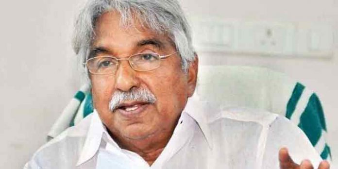 വൈറൽ ന്യൂമോണിയ സ്ഥിരീകരിച്ചു ; ഉമ്മൻചാണ്ടി വീണ്ടും ആശുപത്രിയിൽ വൈറൽ ന്യൂമോണിയ സ്ഥിരീകരിച്ചു ; ഉമ്മൻചാണ്ടി വീണ്ടും ആശുപത്രിയിൽ