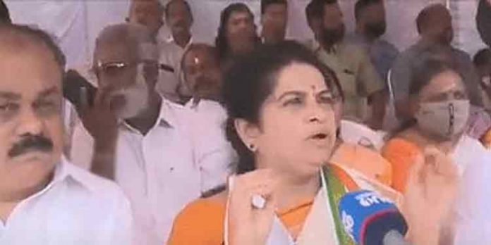തൃശൂര് പൂരം ; പത്മജയുടെ സത്യാഗ്രഹം ആരംഭിച്ചു , സത്യാഗ്രഹമല്ല , അത്യാഗ്രഹമാണ് നടത്തുന്നതെന്ന് സുനില് കുമാര് തൃശൂര് പൂരം ; പത്മജയുടെ സത്യാഗ്രഹം ആരംഭിച്ചു , സത്യാഗ്രഹമല്ല , അത്യാഗ്രഹമാണ് നടത്തുന്നതെന്ന് സുനില് കുമാര്