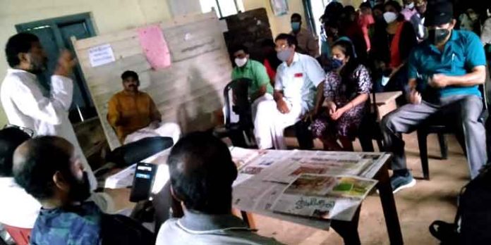 ക്വാറി മാഫിയാകളുടെ പറുദീസയായി കലഞ്ഞൂർ ; കല്ലുവിളയിൽ വീണ്ടും പാറമടക്ക് നീക്കം – പ്രതിഷേധവുമായി നാട്ടുകാര് ക്വാറി മാഫിയാകളുടെ പറുദീസയായി കലഞ്ഞൂർ ; കല്ലുവിളയിൽ വീണ്ടും പാറമടക്ക് നീക്കം – പ്രതിഷേധവുമായി നാട്ടുകാര്