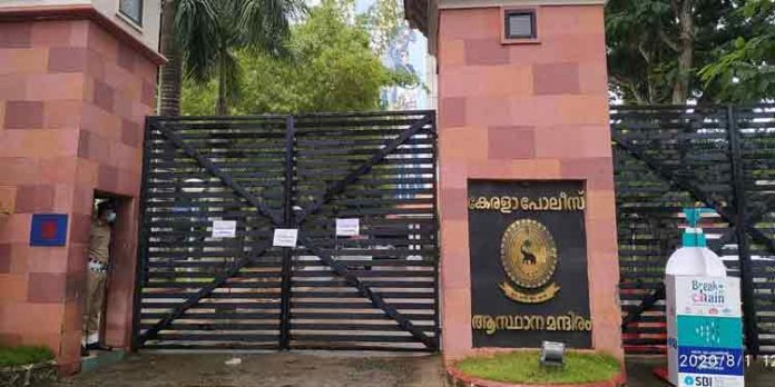 ഡി.ജി.പിയുടെ ലെറ്റര്പാഡ് , ഡി.വൈ.എസ്.പിയുടെ യൂണിഫോം ; പോലീസ് ആസ്ഥാനത്ത് എസ്.ഐയുടെ ആള്മാറാട്ടം ഡി.ജി.പിയുടെ ലെറ്റര്പാഡ് , ഡി.വൈ.എസ്.പിയുടെ യൂണിഫോം ; പോലീസ് ആസ്ഥാനത്ത് എസ്.ഐയുടെ ആള്മാറാട്ടം