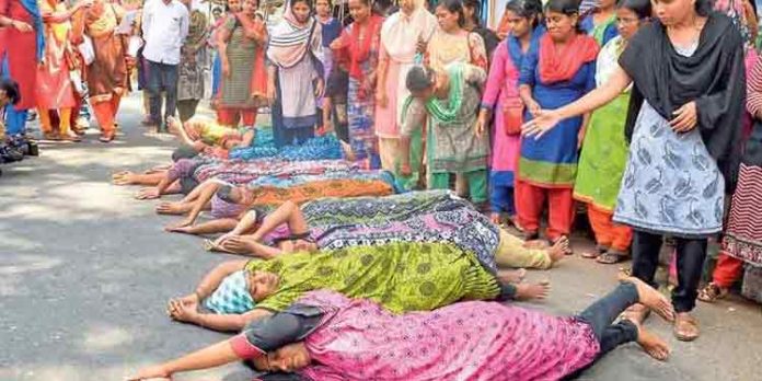 പിഎസ്സി ഉദ്യോഗാര്ത്ഥികളുമായി ഡിവൈഎഫ്ഐ ഇന്ന് ചര്ച്ച നടത്തിയേക്കും പിഎസ്സി ഉദ്യോഗാര്ത്ഥികളുമായി ഡിവൈഎഫ്ഐ ഇന്ന് ചര്ച്ച നടത്തിയേക്കും