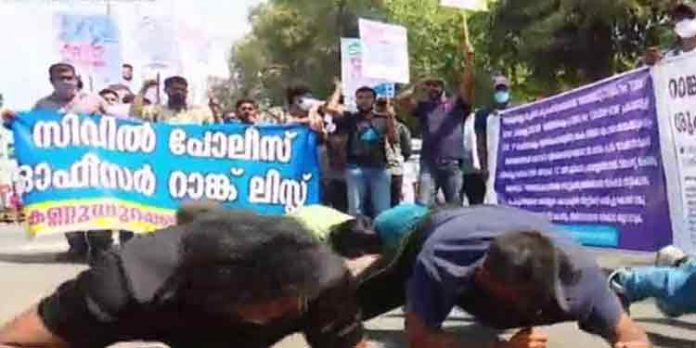 സെക്രട്ടേറിയറ്റിന് മുന്നില് സിപിഒ ഉദ്യോഗാര്ത്ഥികളുടെ സമരം ഇന്നും തുടരും സെക്രട്ടേറിയറ്റിന് മുന്നില് സിപിഒ ഉദ്യോഗാര്ത്ഥികളുടെ സമരം ഇന്നും തുടരും