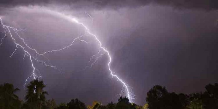 സംസ്ഥാനത്ത് ഇടിയോടുകൂടിയ മഴയ്ക്ക് സാധ്യത ; ജാഗ്രതാ നിർദേശം സംസ്ഥാനത്ത് ഇടിയോടുകൂടിയ മഴയ്ക്ക് സാധ്യത ; ജാഗ്രതാ നിർദേശം