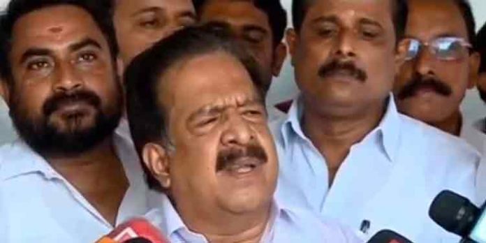ഇരട്ട വോട്ട് തടയാൻ നാല് നിർദേശങ്ങളുമായി രമേശ് ചെന്നിത്തല ഇരട്ട വോട്ട് തടയാൻ നാല് നിർദേശങ്ങളുമായി രമേശ് ചെന്നിത്തല