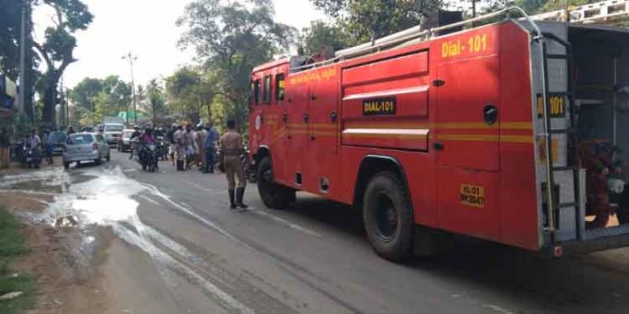 അജ്ഞാത വാഹനം ഇടിച്ച് റാന്നി താലൂക്ക് ആശുപത്രിയിലെ ജീവനക്കാരിക്ക് പരിക്ക് അജ്ഞാത വാഹനം ഇടിച്ച് റാന്നി താലൂക്ക് ആശുപത്രിയിലെ ജീവനക്കാരിക്ക് പരിക്ക്